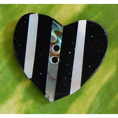 shell button love / kancing baju dari kerang ukiran hati