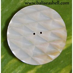 button seashell from mother of pearl / kancing baju kerang laut dari mutiara 