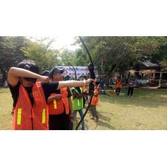 permainan perang panahan di surabaya