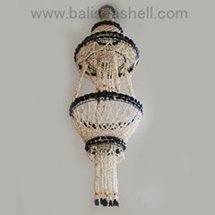 shell wind chimes and chandeler / kerang lonceng angin dan lampu gantung