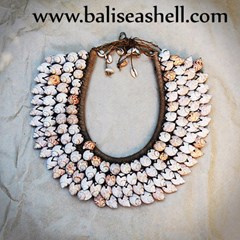 seashell native crafts decor necklace / kerajinan kalung kerang asli dekorasi