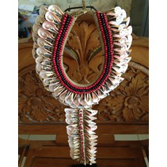 big necklace native art from papua / kalung besar asli dari papua