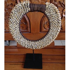 shell native crafts necklace art /  seni kalung kerajinan kulit asli
