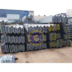 guardrail pagar pengaman jalan