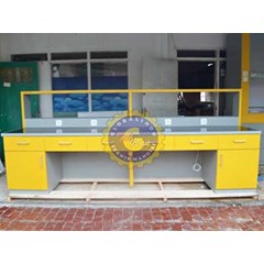 meja praktikum laboratorium