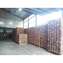 kayu dunnage (bantalan pelindung)