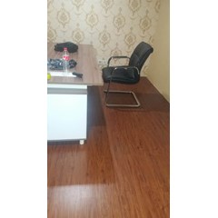 pusat lantai vinyl plank