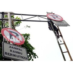 papan rambu peringatan - tanda jalan peringatan