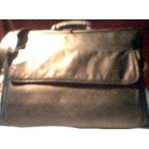 aku oke !® a male leather bag