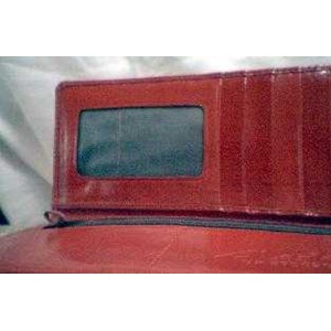 aku oke !® a female leather wallet