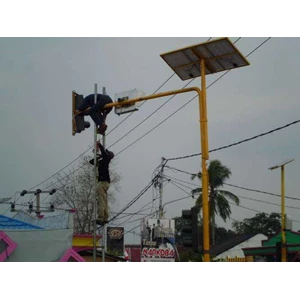 traffic light tenaga surya