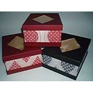 kotak kado / giftbox batik