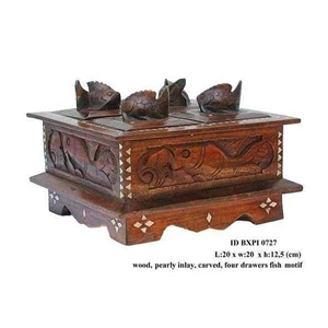 penginang lobang 4 cukli(box 4 motif with seashell)