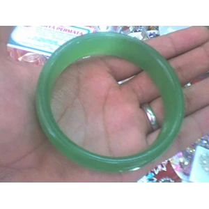 gelang batu giok