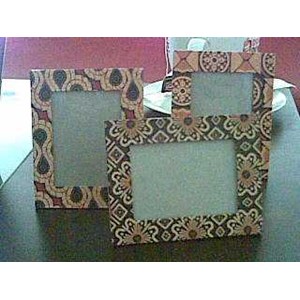 frame foto motif batik