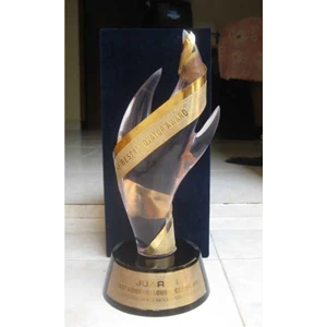 piala innovasi, trophy inovasi, trophy terbaik, award inovasi, piala penghargaan, pesan trophy desain khusus