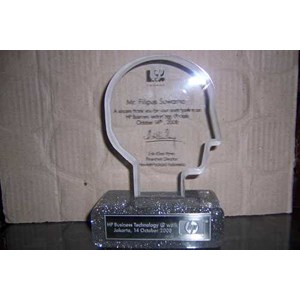 trophy piala plakat fiber akrilik kristal timah logam grafir laser engraving perlombaan kejuaraan pospeda poprov pekan olahraga daerah pekan olahraga provinsi propinsi penghargaan souvenir hadiah promosi masa bakti masa kerja