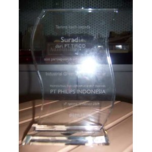 plakat trophy piala award fiber akrilik kristal timah logam grafir laser engraving perlombaan kejuaraan pospeda poprov pekan olahraga daerah pekan olahraga provinsi propinsi penghargaan souvenir hadiah promosi masa bakti masa kerja