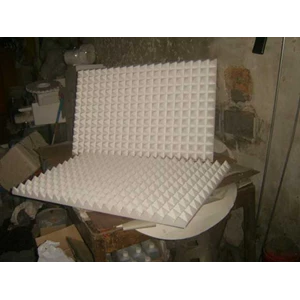styrofoam pyramid untuk peredam suara