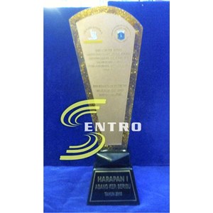 plakat piala trophy fiber acrilik berkualitas