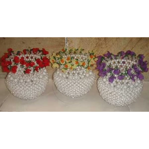 vas bunga yang indah dari manik - manik akrilik