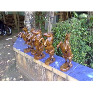 ukiran patung kuda