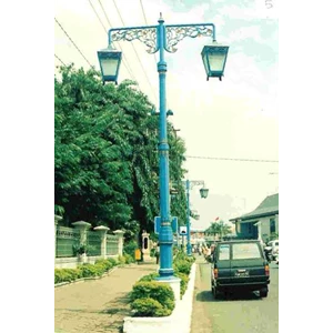 tiang lampu antik karaton biru