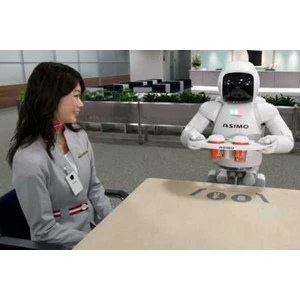 robot sebagai pelayan restoran atau cefe
