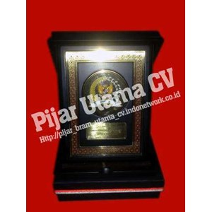 plakat kayu dpr ri