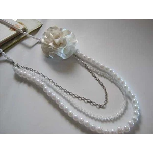 kalung mutiara bunga