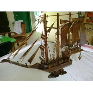 miniatur kapal kayu miniatur phinisi dari kayu jati tua kwalitas bagus, harga murah