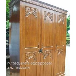 almari majapahit kaki garengann