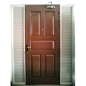 pintu kayu