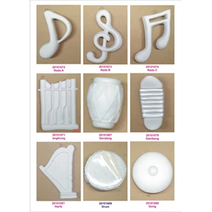 miniatur instrumen musik