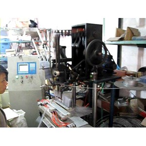mesin sikat sapu full otomatis / automatic brush tufting machine