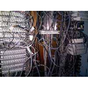 perapian dan perbaikan jaringan kabel telepon yang bermasalah