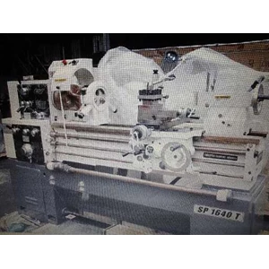 mesin bubut/gap bed lathe machine
