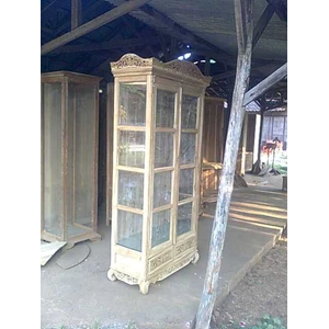 almari pajangan kaca