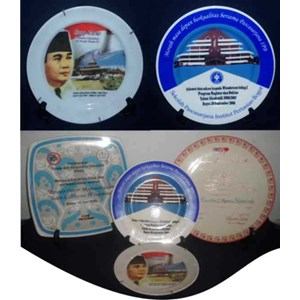 piring souvenir