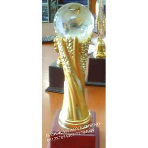 trophy bola timah