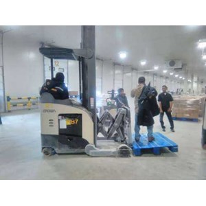 service reach truck-5