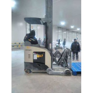 service reach truck-4