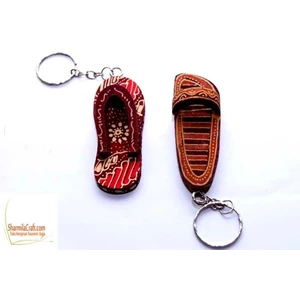 gantungan kunci sandal batik