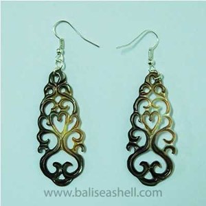 earring jewelry with art carving shell / anting ukir dari kerang tahiti