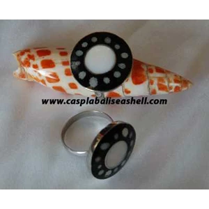 seashell ring with stainless / cincin kerang resin dengan stainless