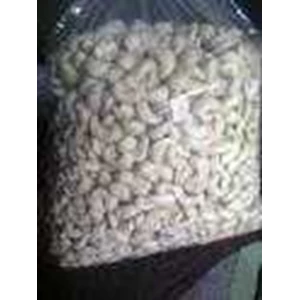kacang mede atau mete lokal