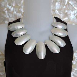 necklace jewelry from pearl shell / kalung kerang mutiara
