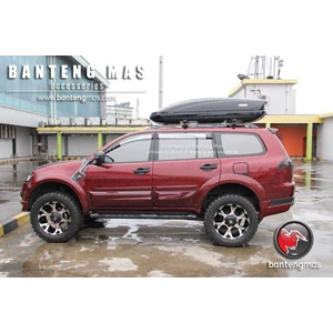 roofbox thule motion 800 made in sweden on pajero sport