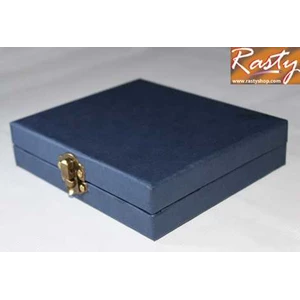 kotak tempat dompet pria dengan gembok