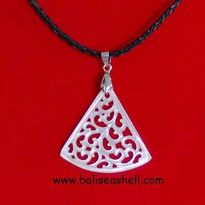 indonesia jewelry shell / kalung kerang mutiara putih segitiga